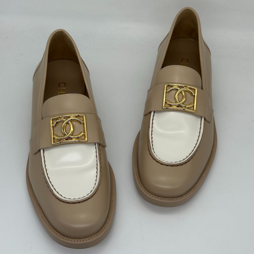 CHANEL 23B Two Tone Calfskin Leather CC Logo Loafers Flat Shoes - Picture 11 of 16